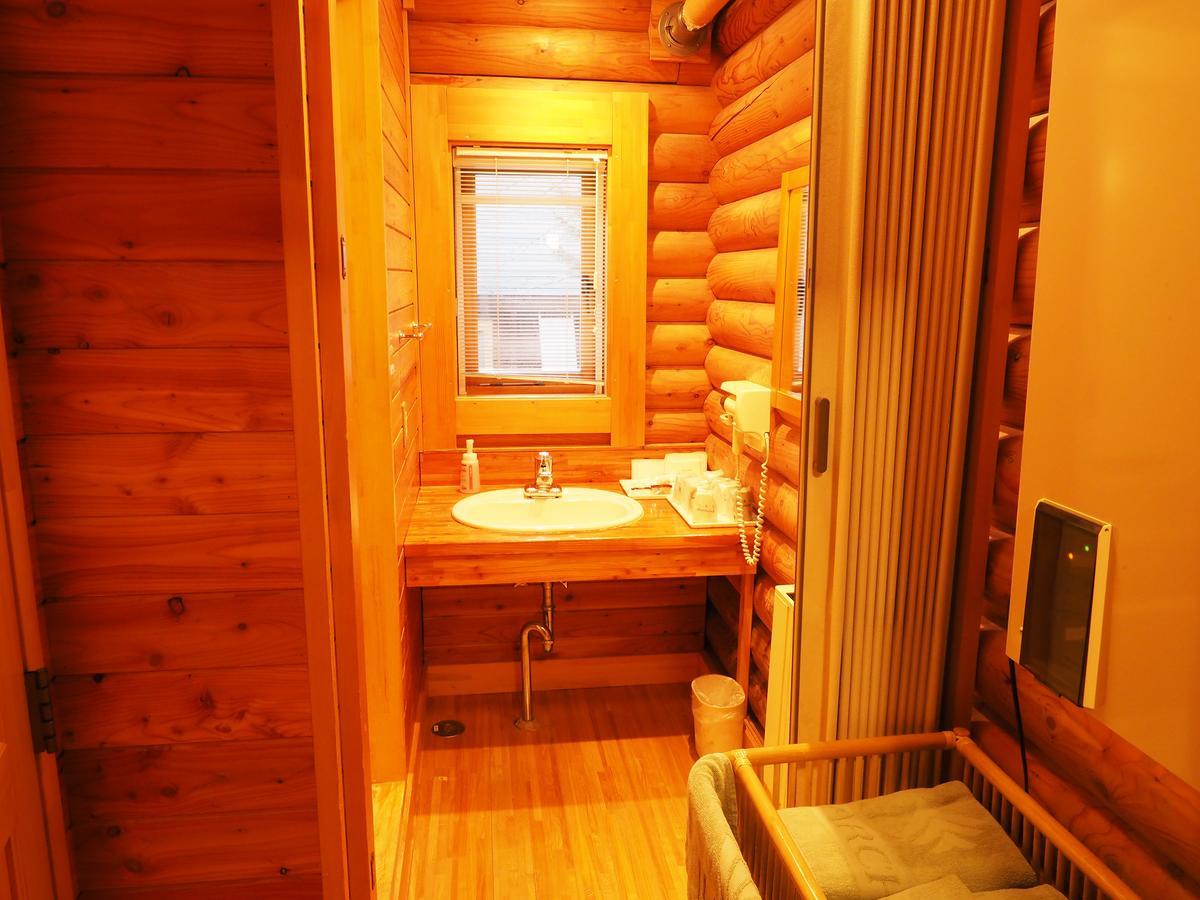 Log Hotel Larch Lake Kanayama Minamifurano Szoba fotó