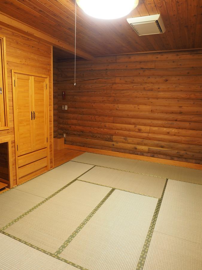 Log Hotel Larch Lake Kanayama Minamifurano Szoba fotó