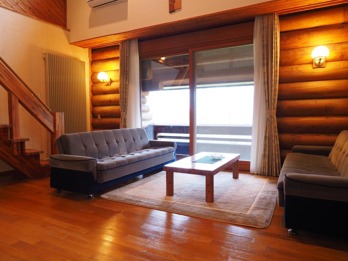 Log Hotel Larch Lake Kanayama Minamifurano Szoba fotó