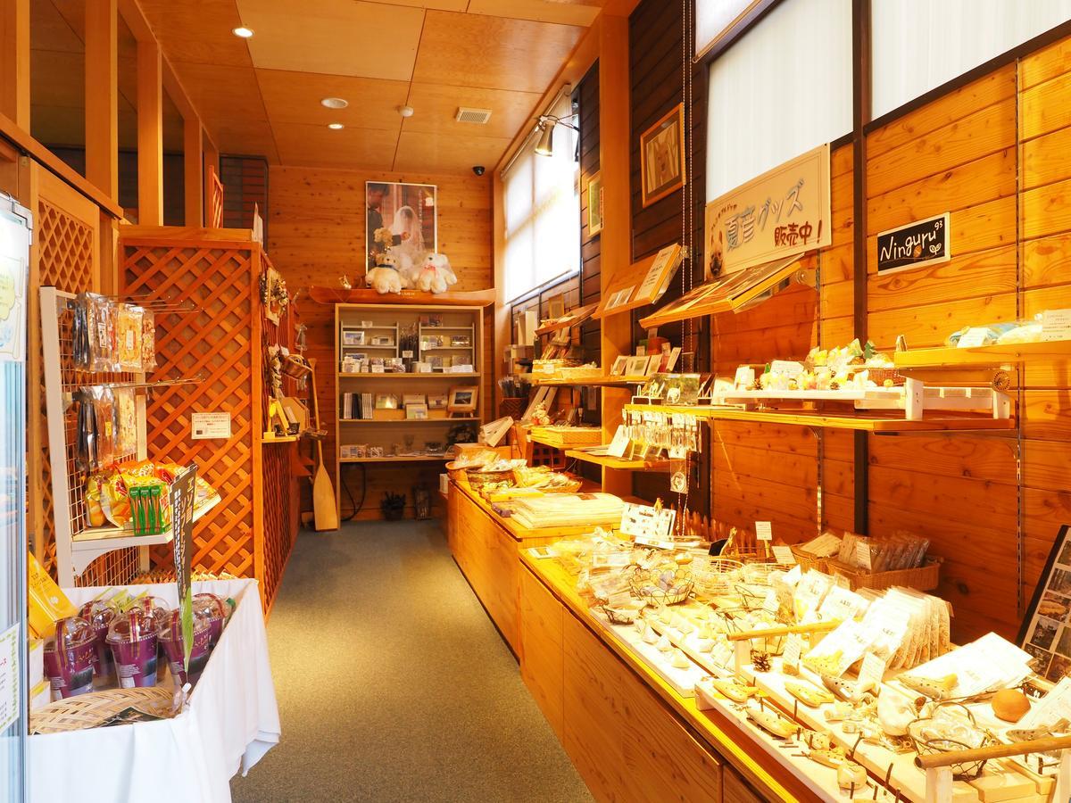 Log Hotel Larch Lake Kanayama Minamifurano Kültér fotó